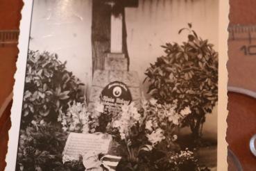 Preview: Kranzniederlegung Amerika-Deutsche am Grab des Alois Hitler